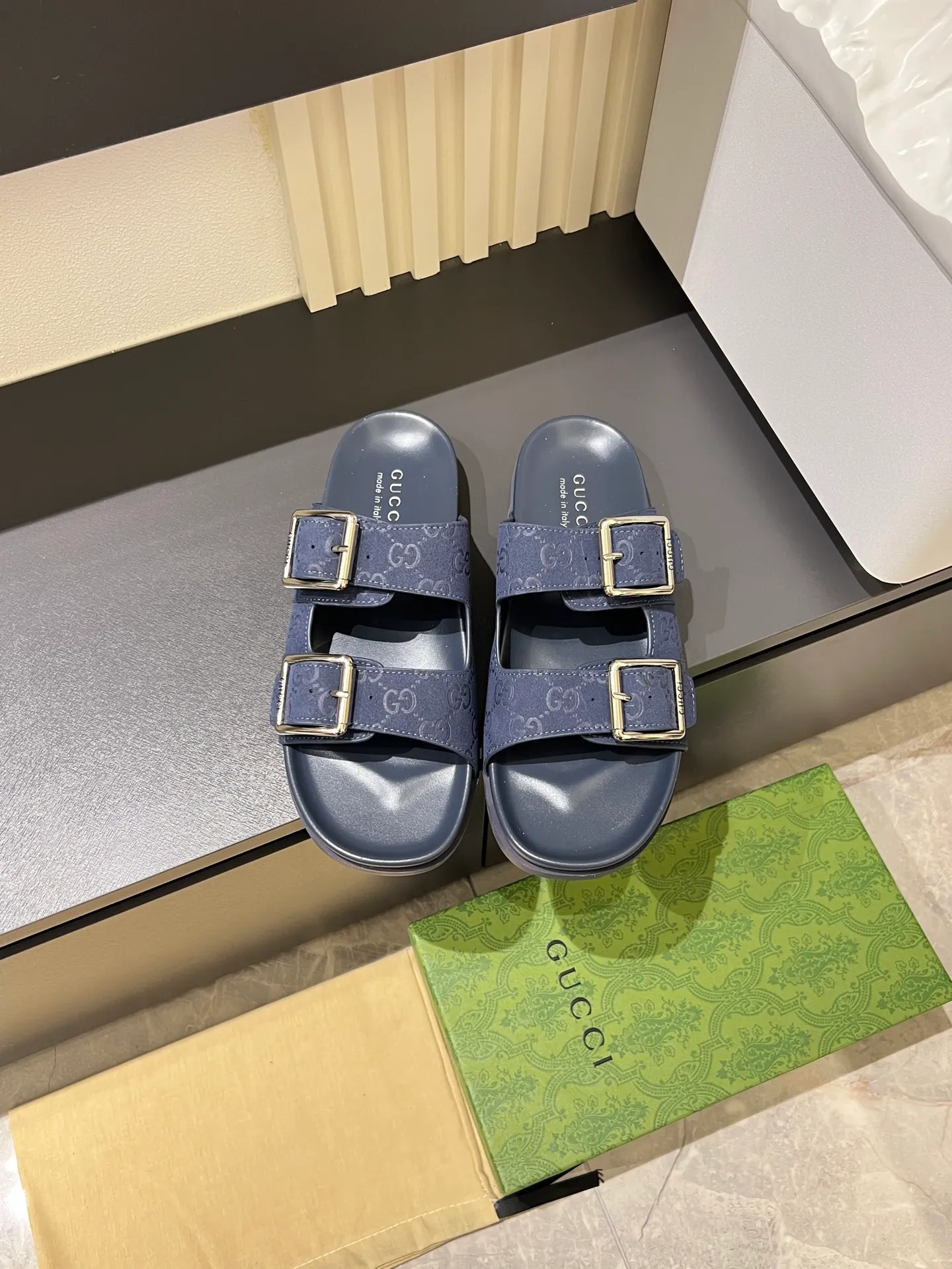 Men's Men's Shoes 💰p320 "GUCC＊" These slippers are made of GG polyester and feature a Gucci label on the front, adding a bold logo feel to the style. "Gucci Made in Italy" stamped label Rubber sole. Size 38-44